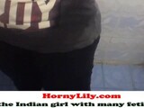 Indian girl shakes ass