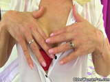 English milf Ellen works her fabulous fanny with her fingers